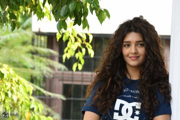 Ritika Singh Latest Photo Gallery